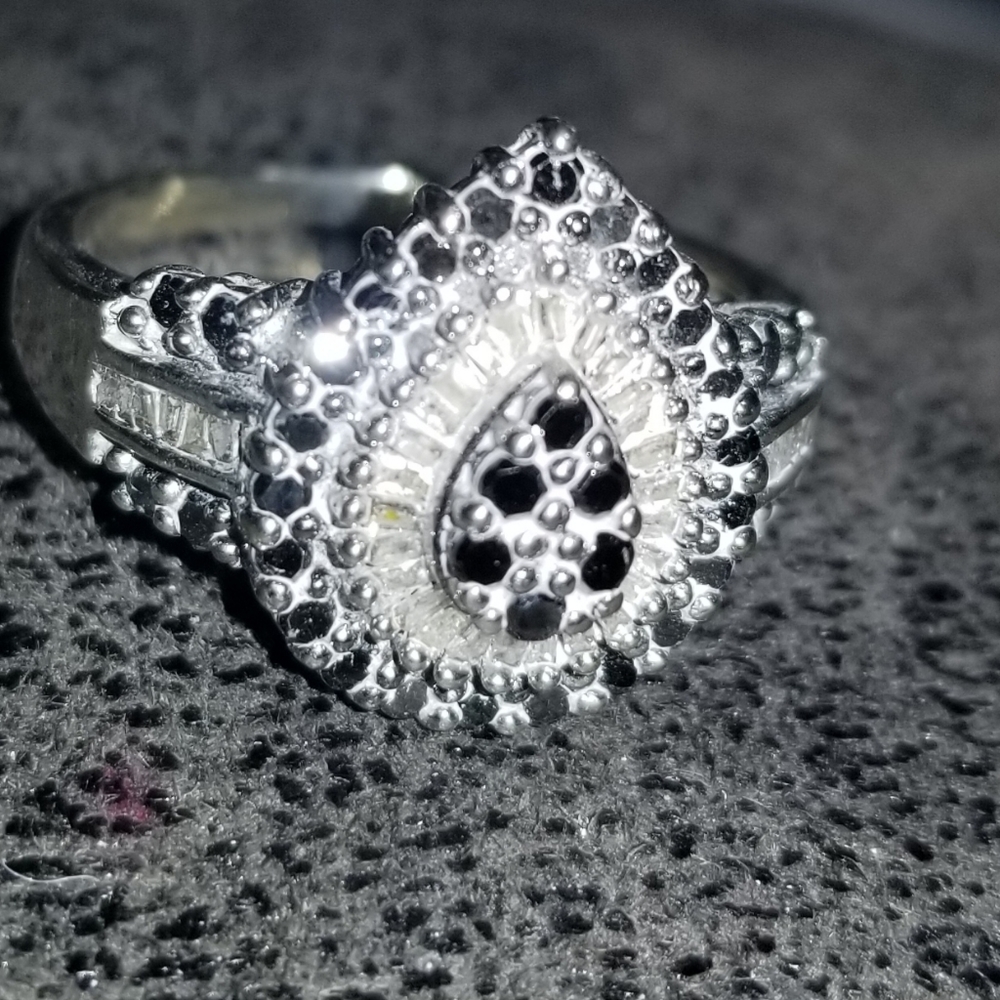 Gorgeous white and black diamond ring